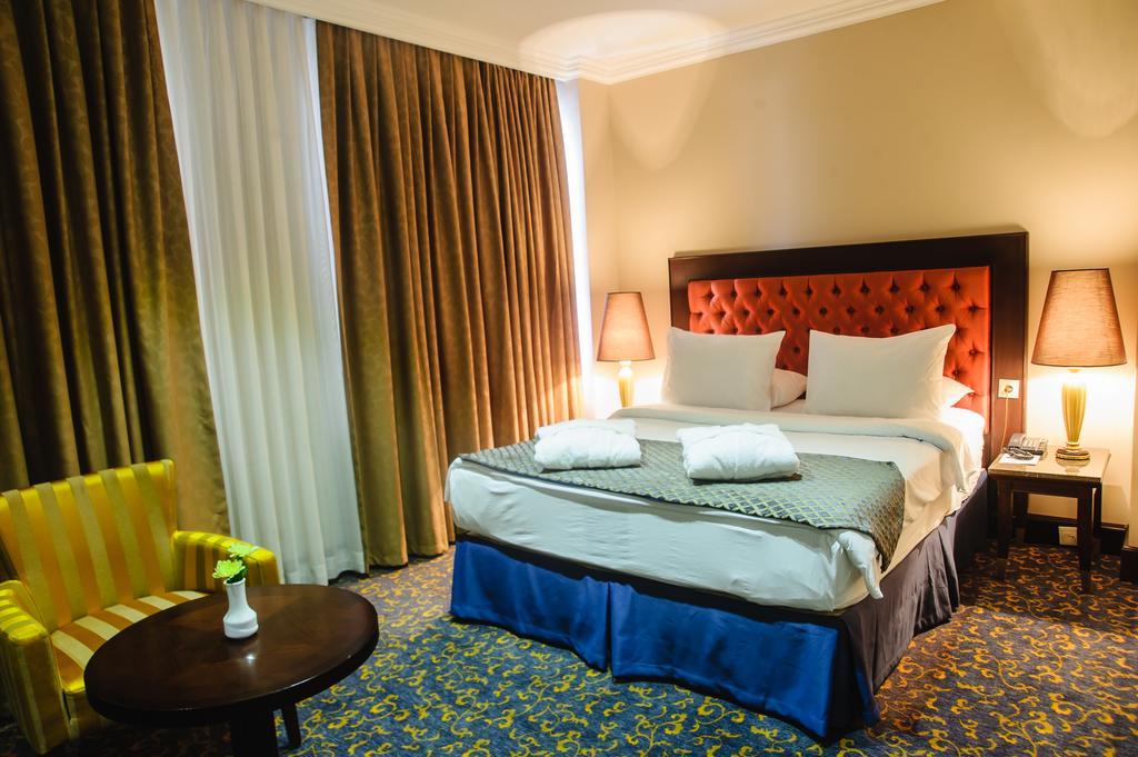Hotel Intourist Palace Batumi Exterior photo