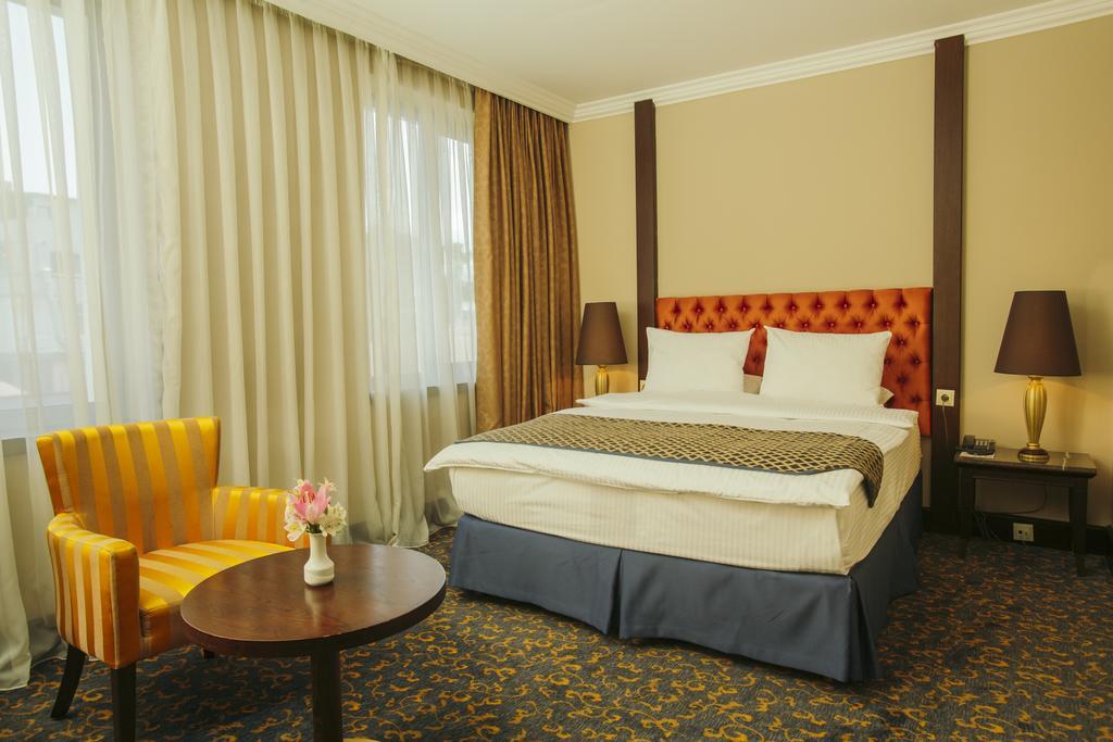 Hotel Intourist Palace Batumi Exterior photo