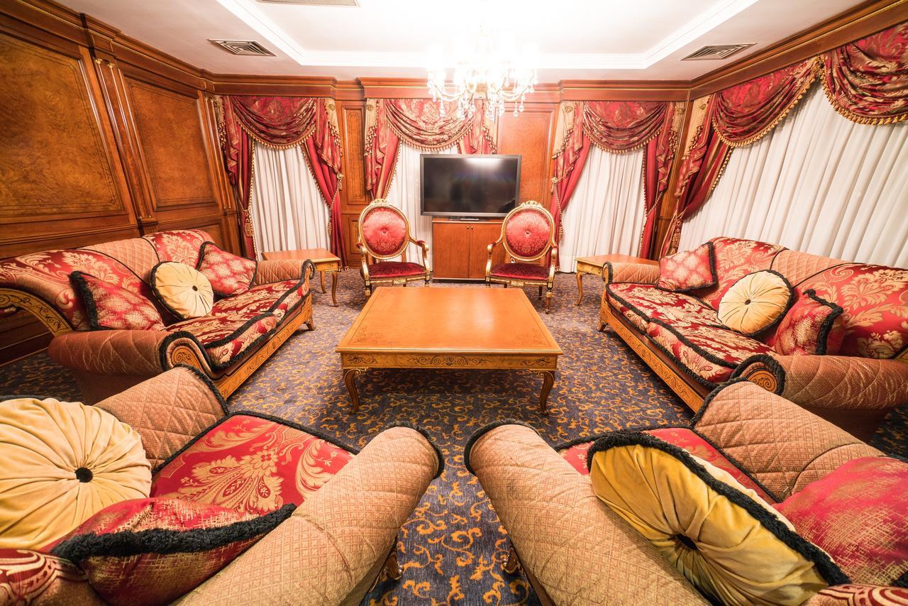 Hotel Intourist Palace Batumi Exterior photo