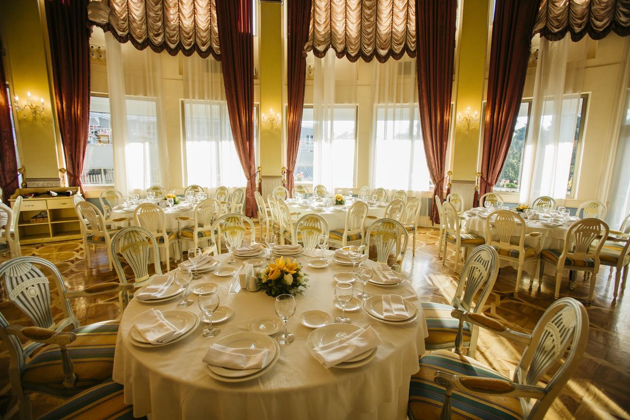 Hotel Intourist Palace Batumi Exterior photo