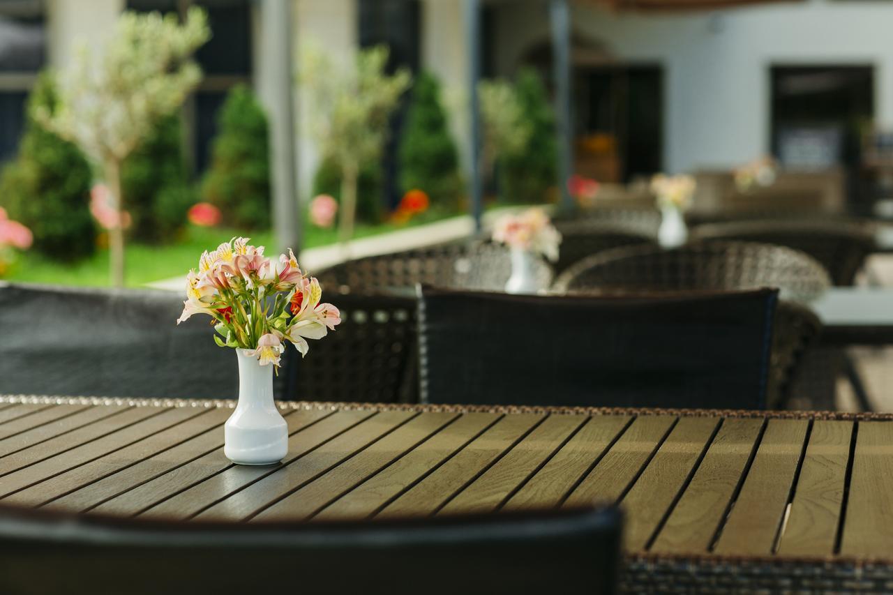Hotel Intourist Palace Batumi Exterior photo