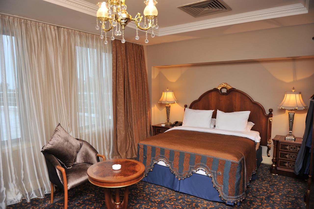 Hotel Intourist Palace Batumi Room photo