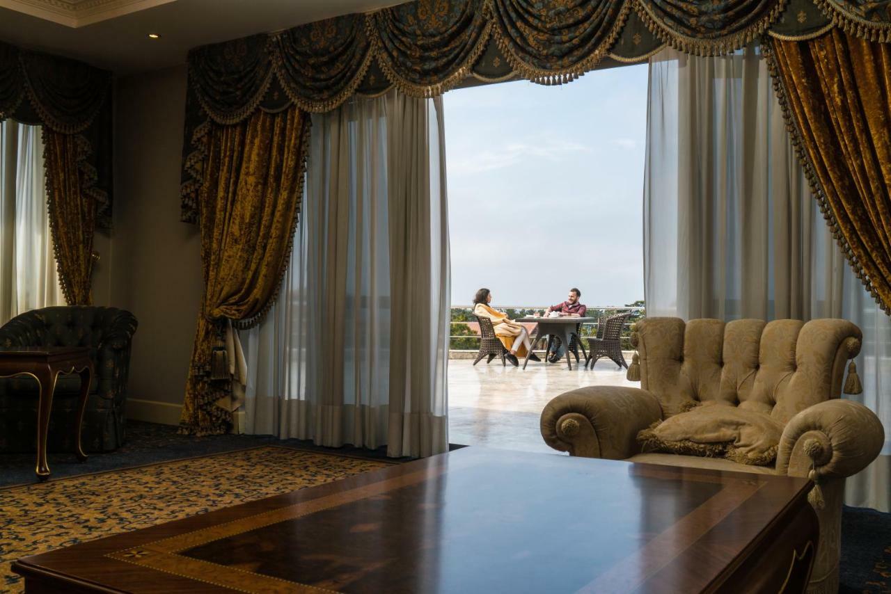 Hotel Intourist Palace Batumi Exterior photo